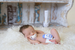 Snuza Hero MD - tragbarer Atmungsmonitor für Babys. Medizinprodukt + Pinguin der Mutige™ by Natulino Innovations. Rauschender Pinguin mit Standby-Funtion und Nachtlampeino Innovations.