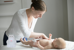 Snuza Hero MD - tragbarer Atmungsmonitor für Babys. Medizinprodukt + Lampe für Kinder Natulino MIA das Flusspferd