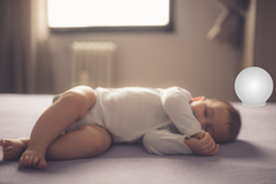 Snuza Hero MD - tragbarer Atmungsmonitor für Babys. Medizinprodukt + Lampe zum Baden AQUALITE