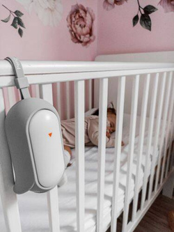 Pinguin der Mutige™ by Natulino Innovations. Rauschender Pinguin mit Standby-Funtion und Nachtlampeino Innovations. Szumiący pingwin z funkcją czuwania i nocną lampką