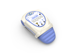 Snuza Hero MD - tragbarer Atmungsmonitor für Babys. Medizinprodukt + Pinguin der Mutige™ by Natulino Innovations. Rauschender Pinguin mit Standby-Funtion und Nachtlampeino Innovations.