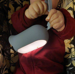 Pinguin der Mutige™ by Natulino Innovations. Rauschender Pinguin mit Standby-Funtion und Nachtlampeino Innovations. Szumiący pingwin z funkcją czuwania i nocną lampką